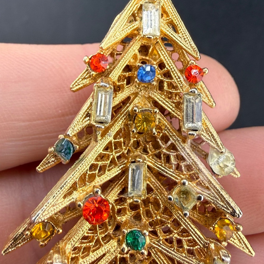 Vintage ART Christmas Tree Brooch Gold Tone Multi‎ Color Rhinestone